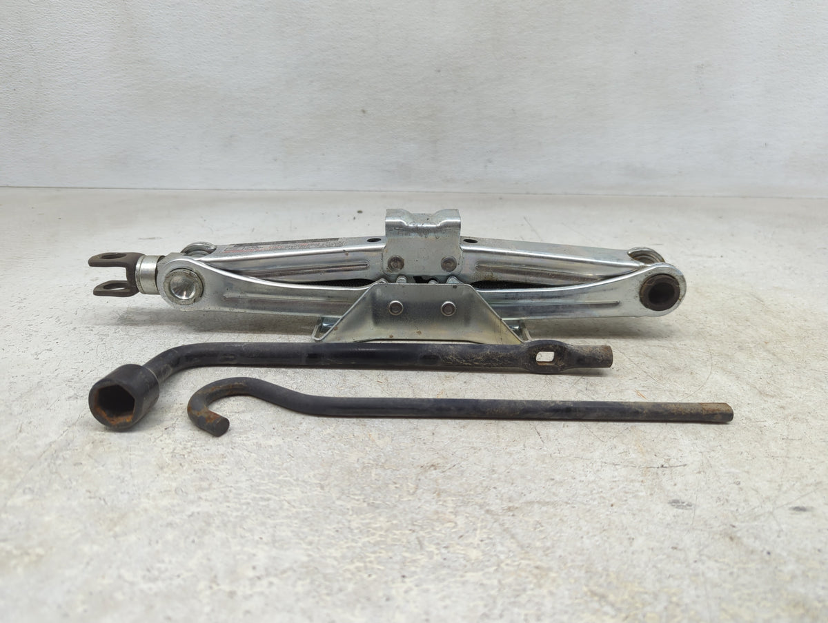 2010 Honda Accord Spare Scissor Car Jack 1390221 - Oemusedautoparts1.com