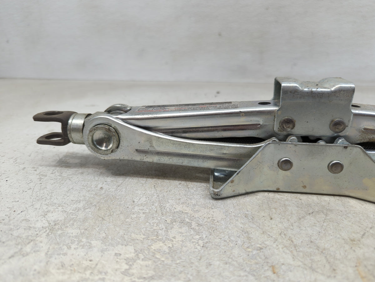 2010 Honda Accord Spare Scissor Car Jack 1390221 - Oemusedautoparts1.com