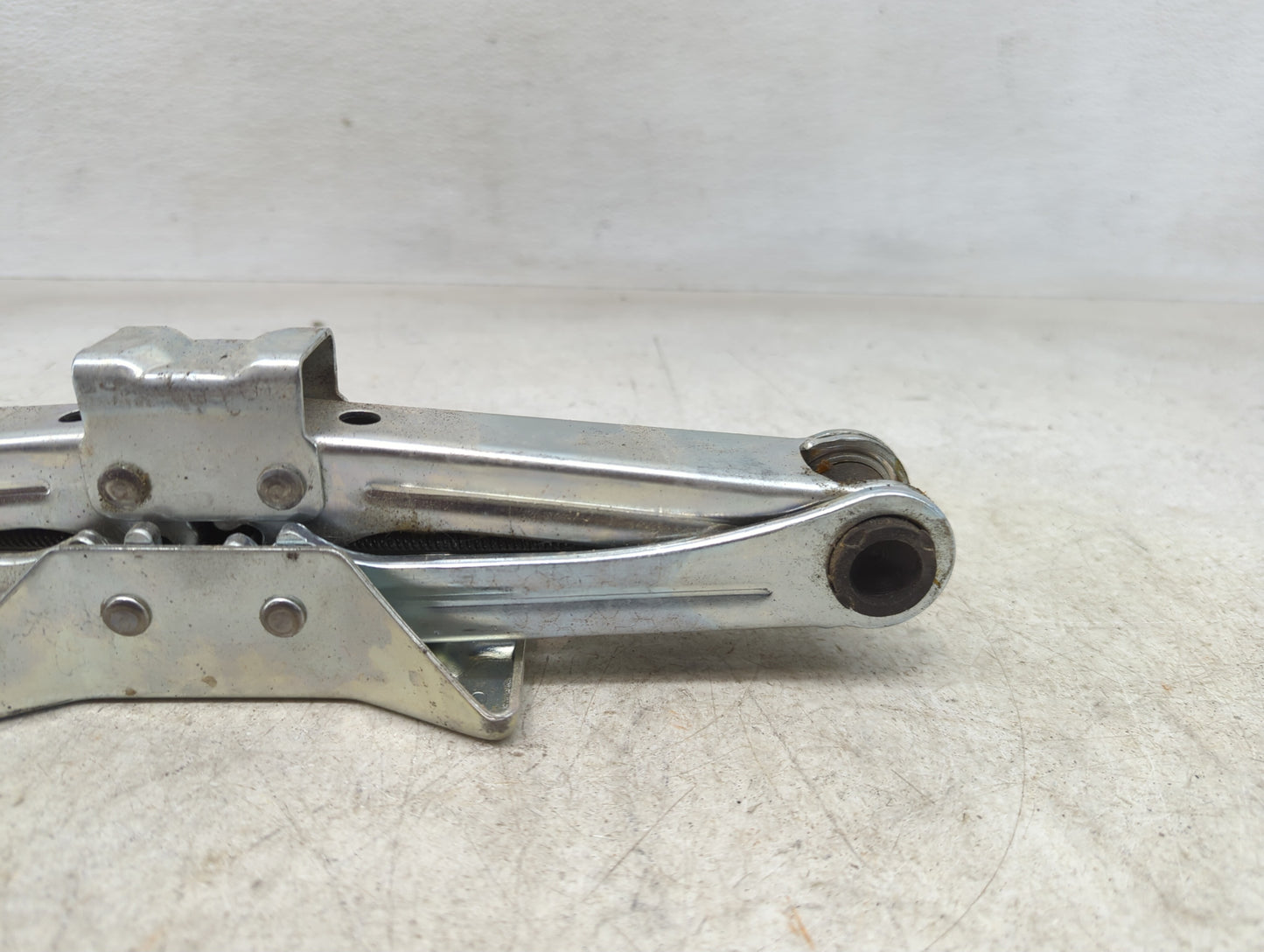 2010 Honda Accord Spare Scissor Car Jack 1390221 - Oemusedautoparts1.com