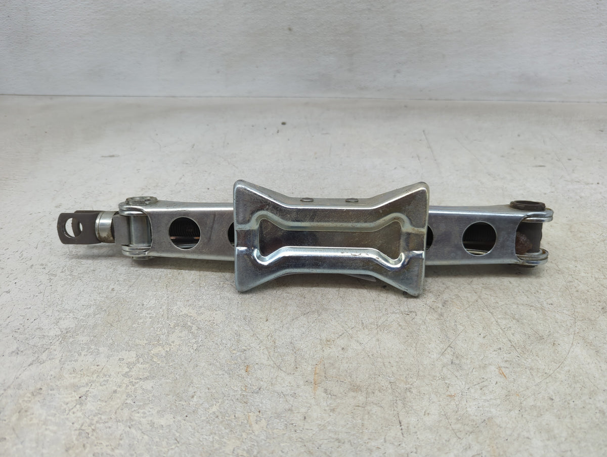 2010 Honda Accord Spare Scissor Car Jack 1390221 - Oemusedautoparts1.com