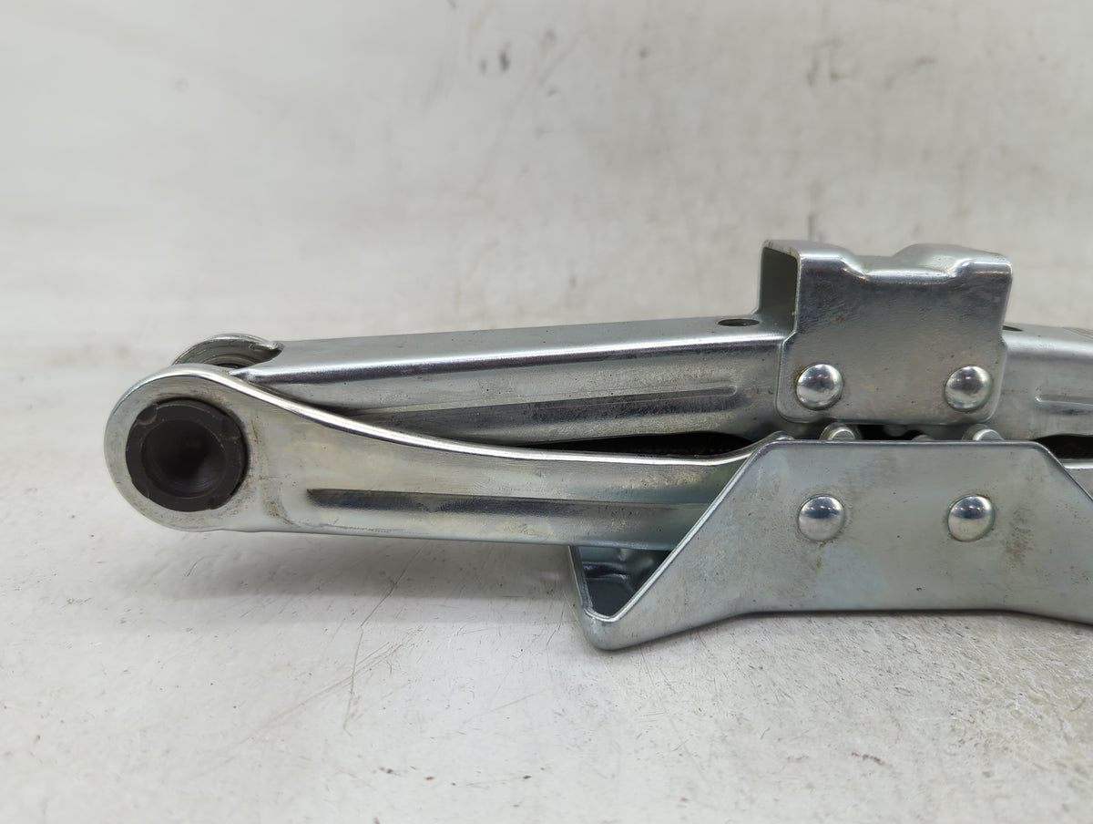 2010 Honda Accord Spare Scissor Car Jack 1409502 - Oemusedautoparts1.com