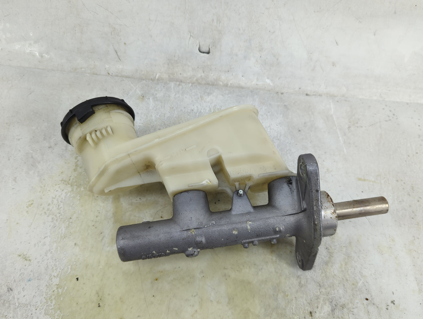 2008-2012 Honda Accord Brake Master Cylinder 1490644 - Oemusedautoparts1.com