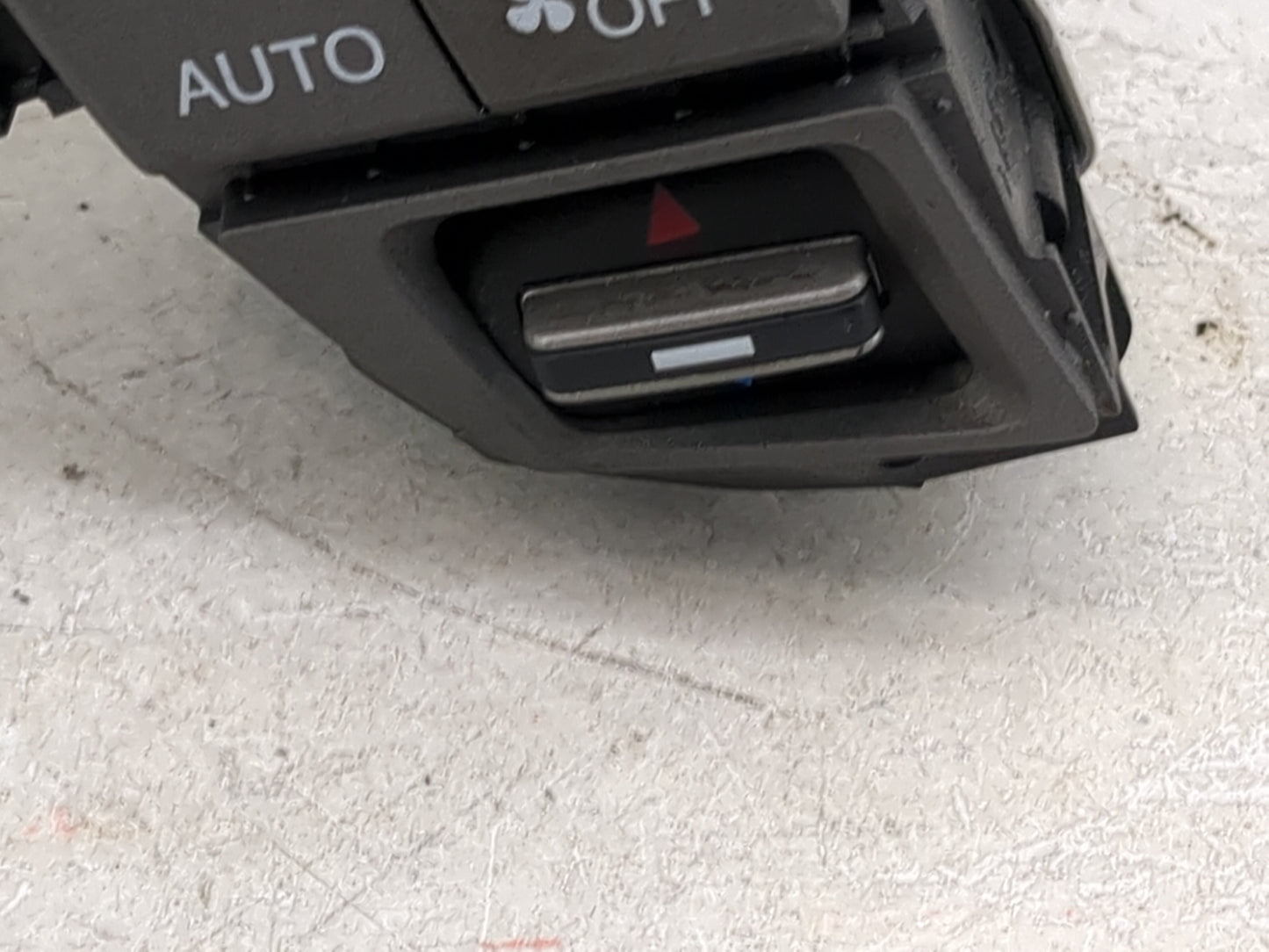 2008-2012 Honda Accord Climate Control Module Temperature AC/Heater Replacement P/N:79620TA0A020M1 05010074226 Fits OEM Used