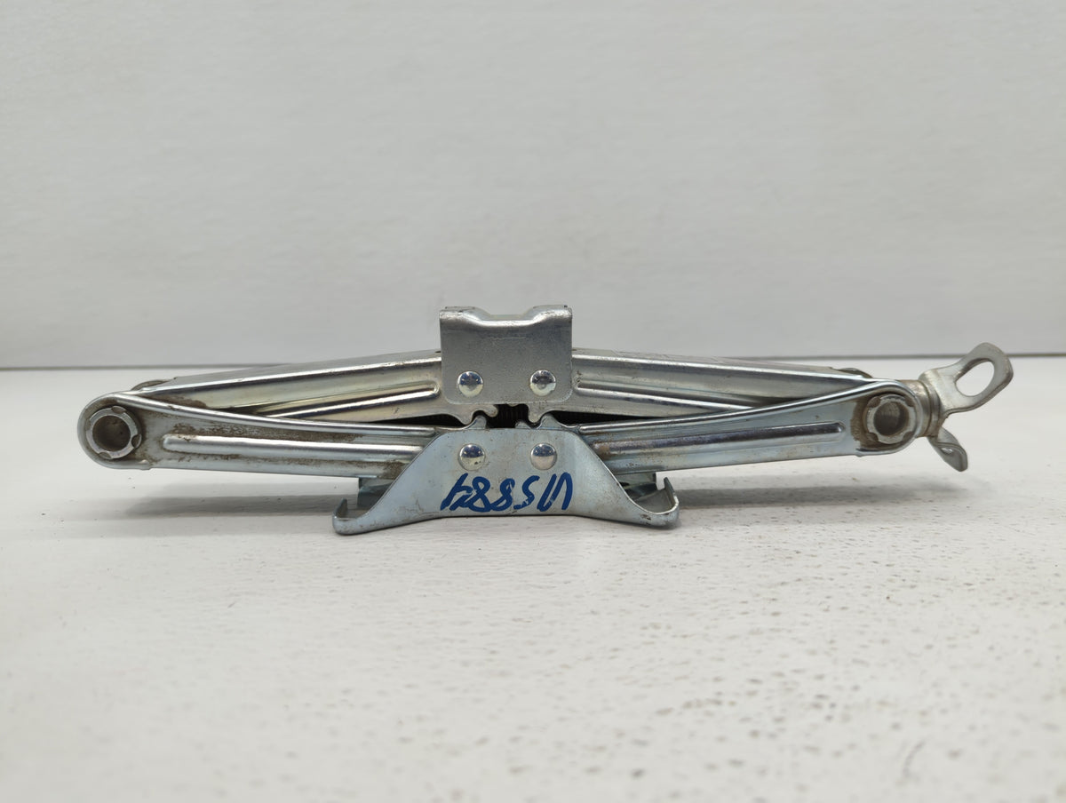 2010 Honda Civic Spare Scissor Car Jack 460399 - Oemusedautoparts1.com