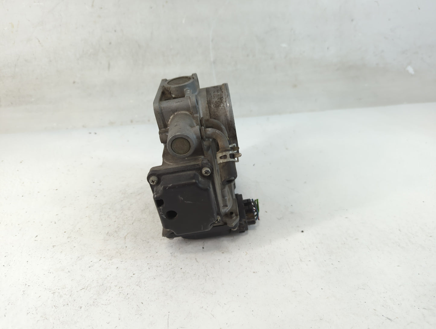 2010-2014 Honda Cr-V Throttle Body P/N:U22250158975 GMD7E Fits Fits 2010 2011 2012 2013 2014 2015 OEM Used Auto Parts - Oemu