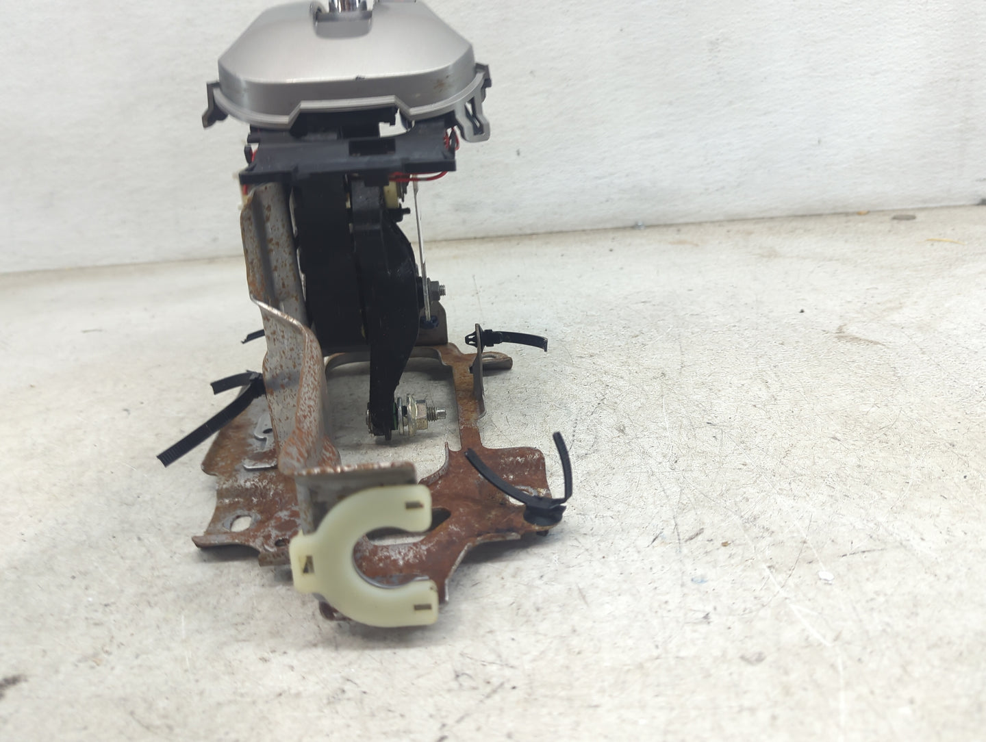 2010 Honda Crosstour Floor Console Assembly Shifter - Oemusedautoparts1.com
