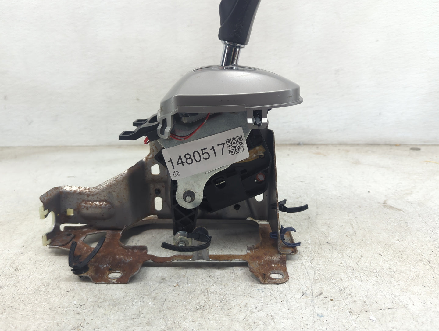 2010 Honda Crosstour Floor Console Assembly Shifter - Oemusedautoparts1.com