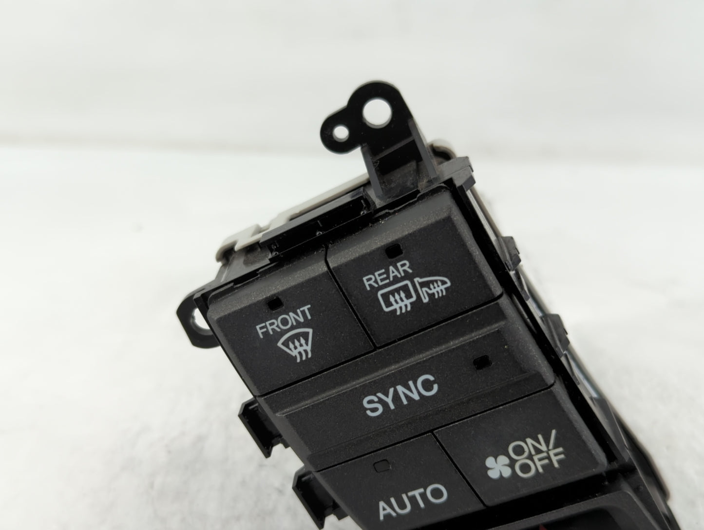 2010 Honda Crosstour Radio AM FM Cd Player Receiver Replacement P/N:067 SAJ 1 TA0Y Fits OEM Used Auto Parts - Oemusedautopar