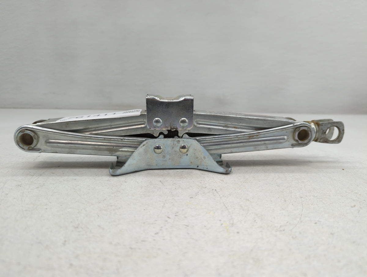 2010 Honda Insight Spare Scissor Car Jack - Oemusedautoparts1.com