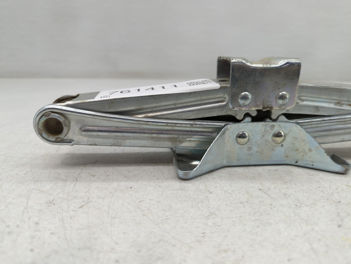 2010 Honda Insight Spare Scissor Car Jack - Oemusedautoparts1.com