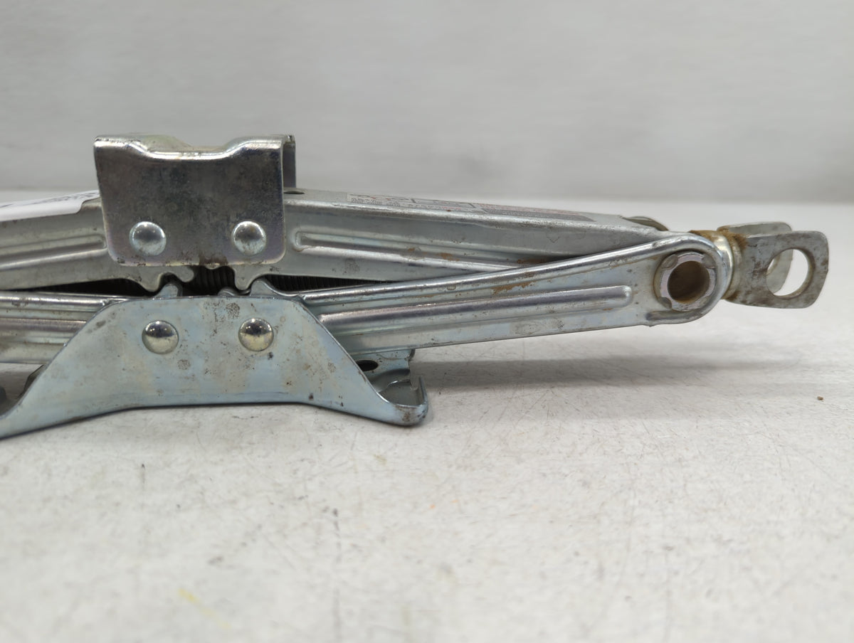 2010 Honda Insight Spare Scissor Car Jack - Oemusedautoparts1.com