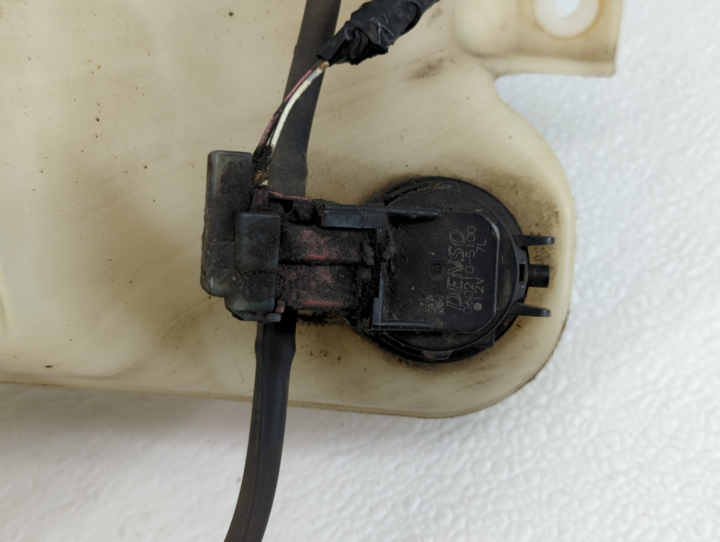 2005-2010 Honda Odyssey Windshield Washer Fluid Reservoir Bottle Oem - Oemusedautoparts1.com