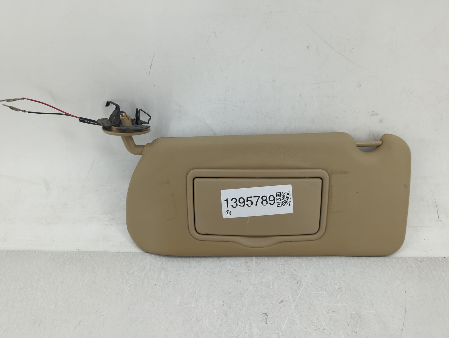 2010 Hummer H3 Sun Visor Shade Replacement Driver Left Mirror Fits OEM Used Auto Parts - Oemusedautoparts1.com