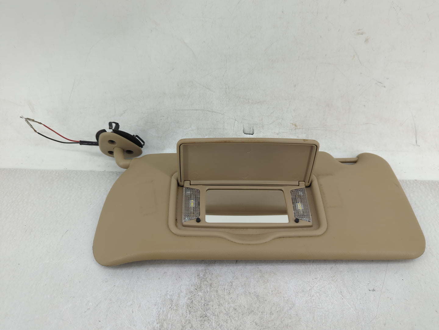 2010 Hummer H3 Sun Visor Shade Replacement Driver Left Mirror Fits OEM Used Auto Parts - Oemusedautoparts1.com