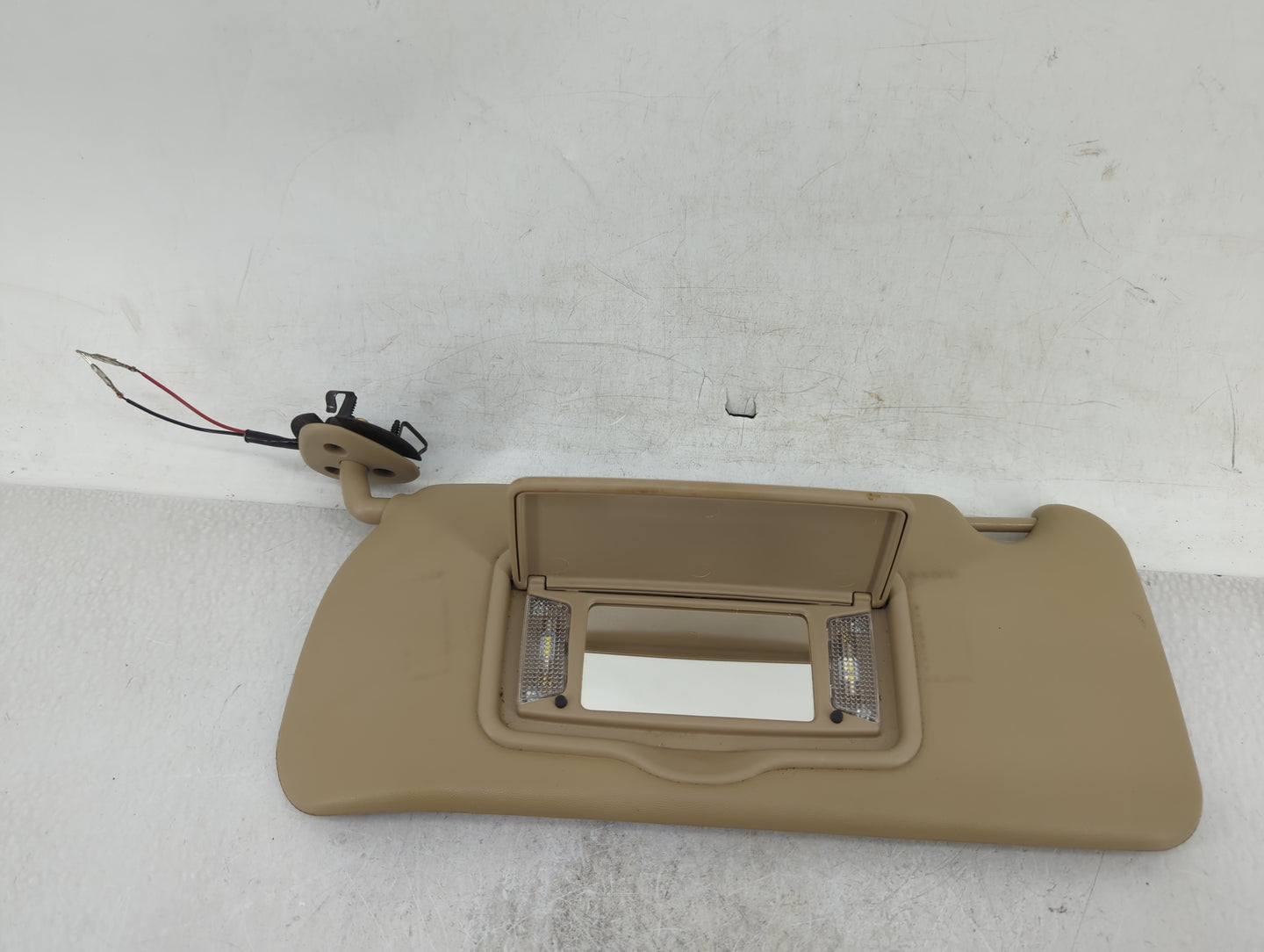 2010 Hummer H3 Sun Visor Shade Replacement Driver Left Mirror Fits OEM Used Auto Parts - Oemusedautoparts1.com