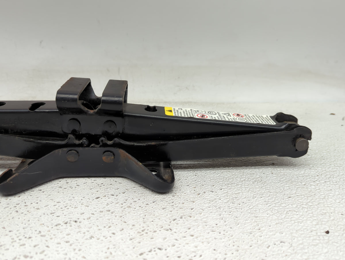 2010 Hummer H3 Spare Scissor Car Jack 1415683 - Oemusedautoparts1.com