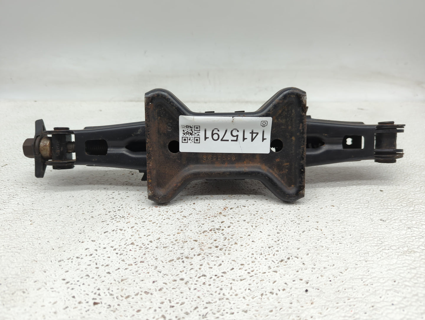 2010 Hummer H3 Spare Scissor Car Jack - Oemusedautoparts1.com