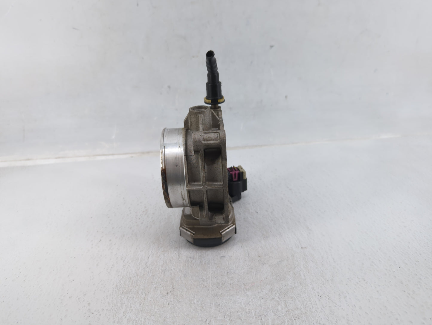 2010 Hummer H3 Throttle Body P/N:438AA 8508 Fits OEM Used Auto Parts - Oemusedautoparts1.com