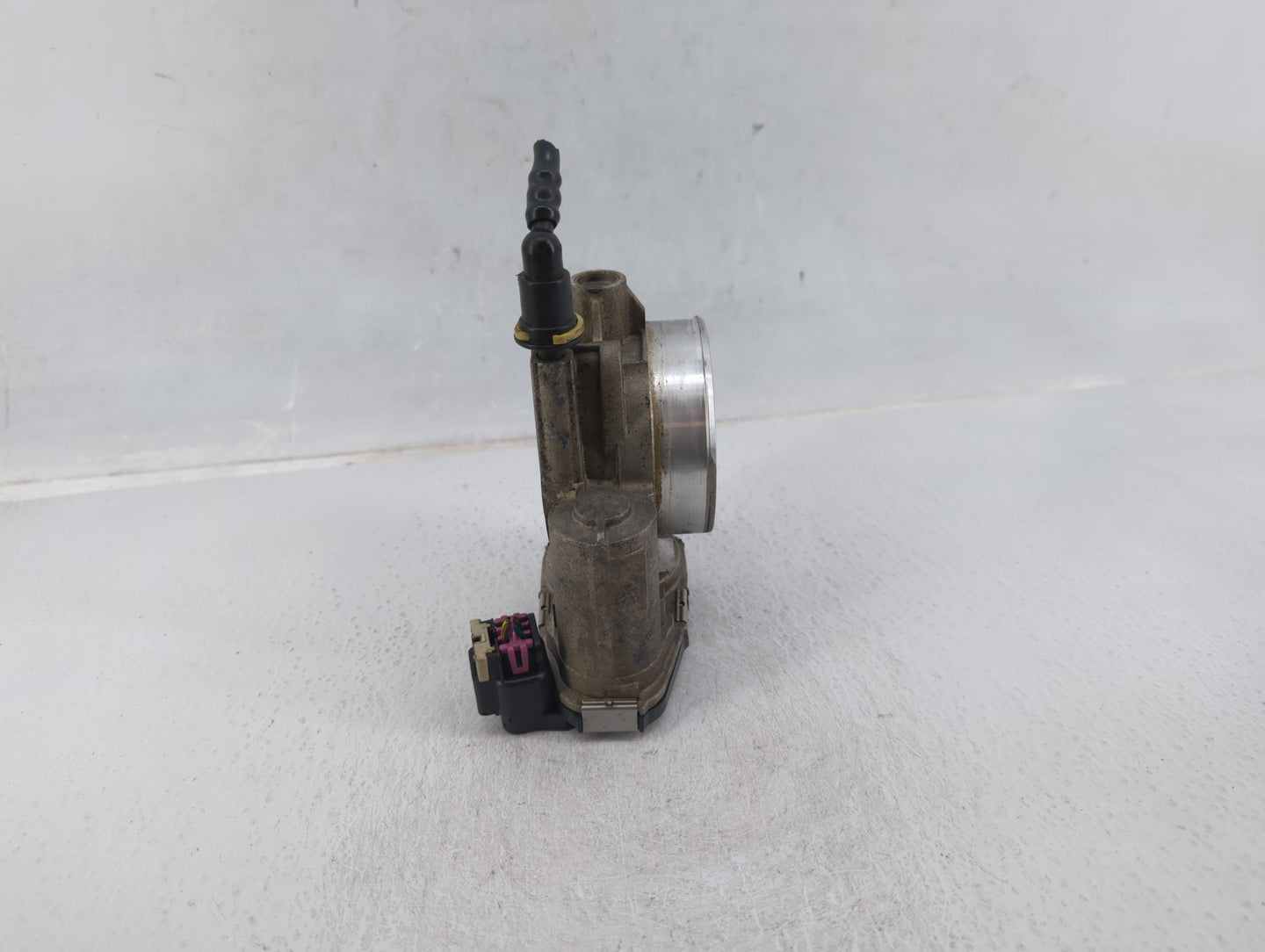 2010 Hummer H3 Throttle Body P/N:438AA 8508 Fits OEM Used Auto Parts - Oemusedautoparts1.com