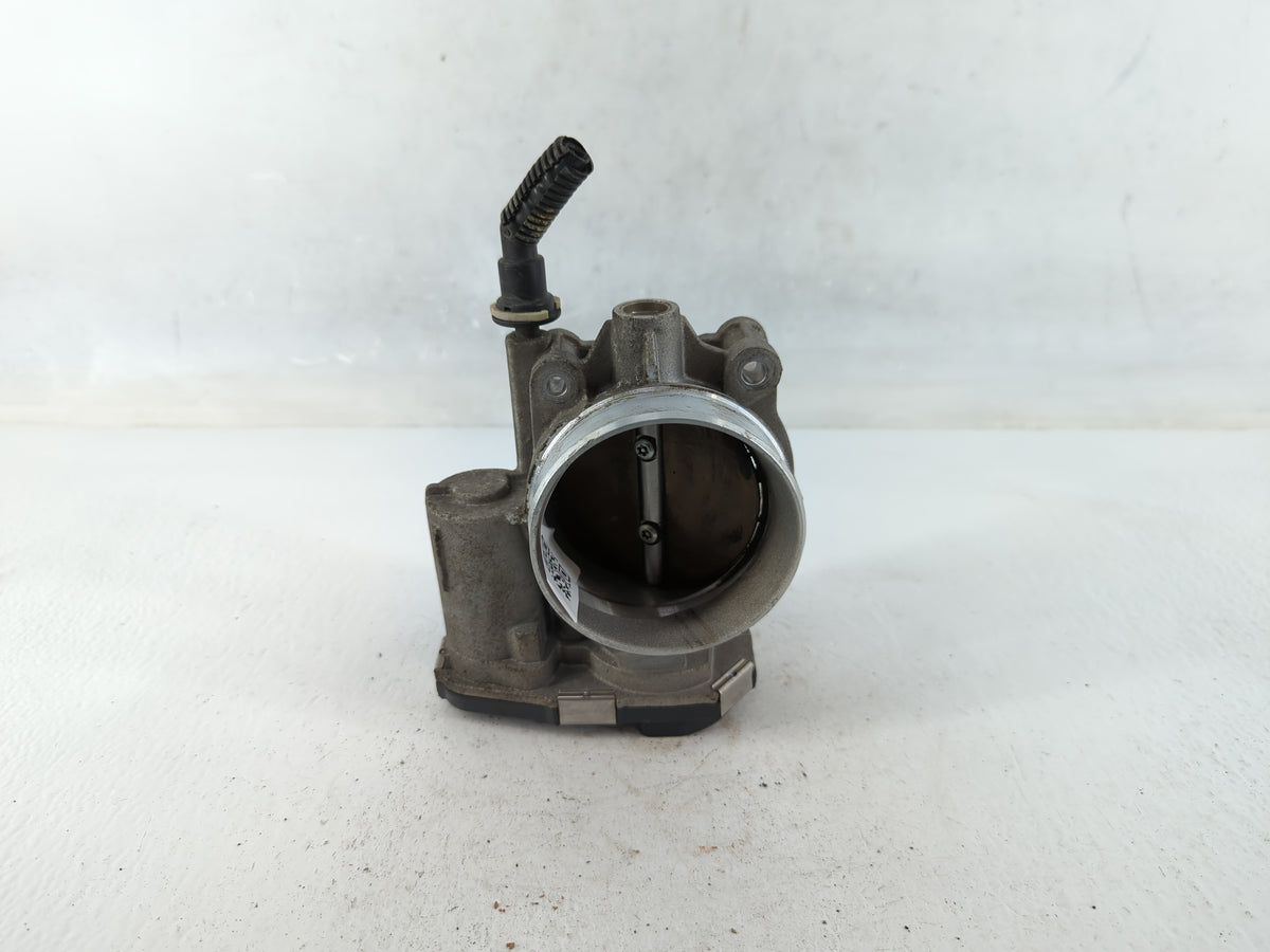 2010 Hummer H3 Throttle Body P/N:438AA 8508 Fits Fits 2008 2009 2011 2012 OEM Used Auto Parts - Oemusedautoparts1.com