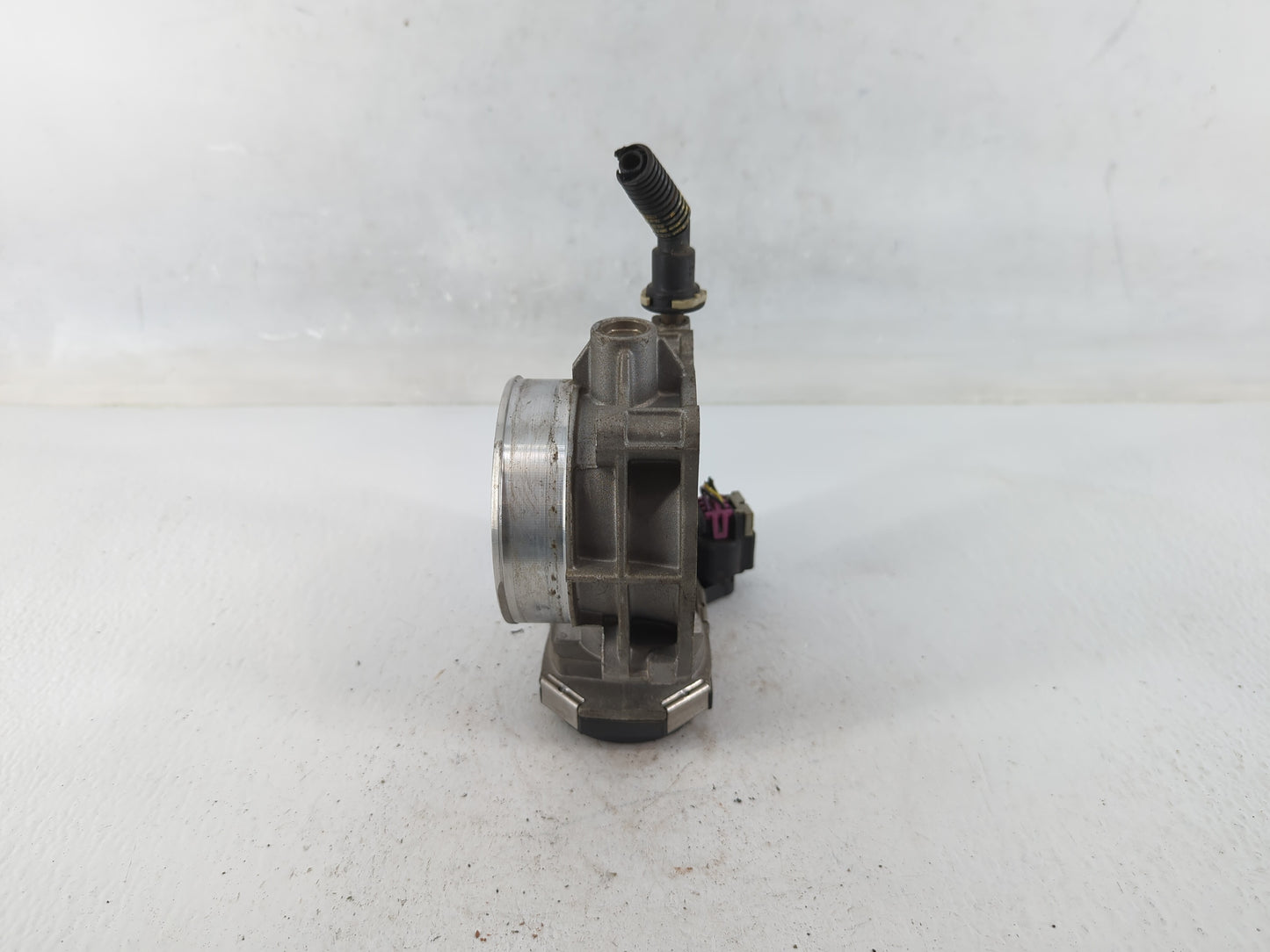2010 Hummer H3 Throttle Body P/N:438AA 8508 Fits OEM Used Auto Parts - Oemusedautoparts1.com