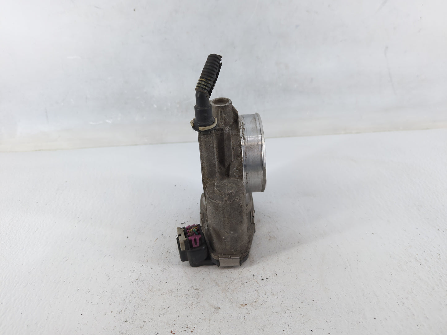 2010 Hummer H3 Throttle Body P/N:438AA 8508 Fits OEM Used Auto Parts - Oemusedautoparts1.com