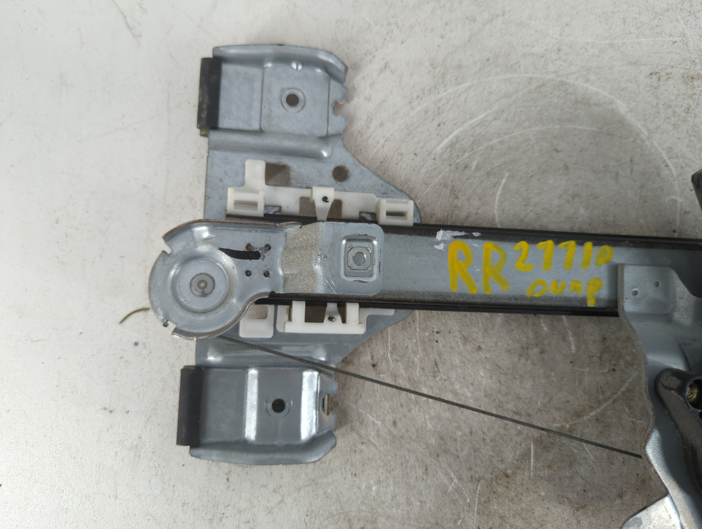 2010 Hummer H3 Driver Left Front Window Regulator - Oemusedautoparts1.com