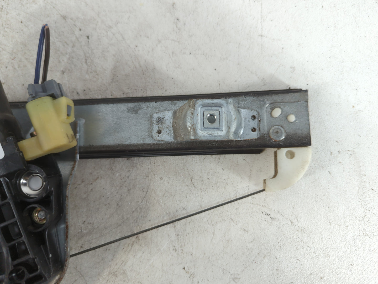 2010 Hummer H3 Driver Left Front Window Regulator - Oemusedautoparts1.com
