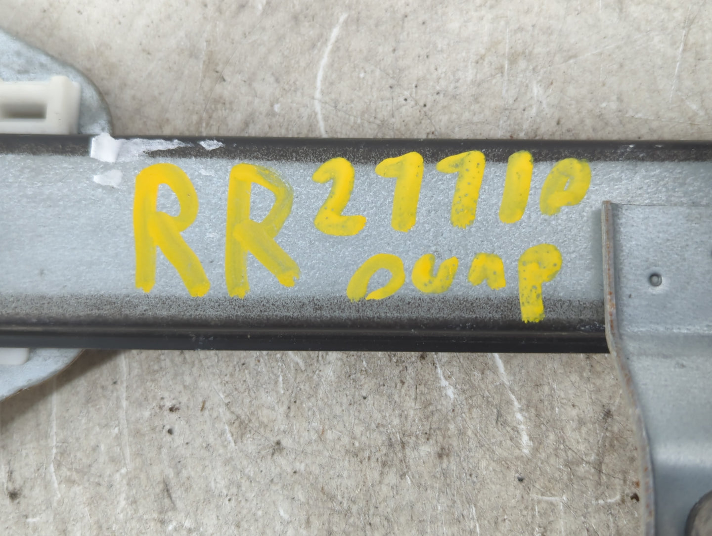 2010 Hummer H3 Driver Left Front Window Regulator - Oemusedautoparts1.com