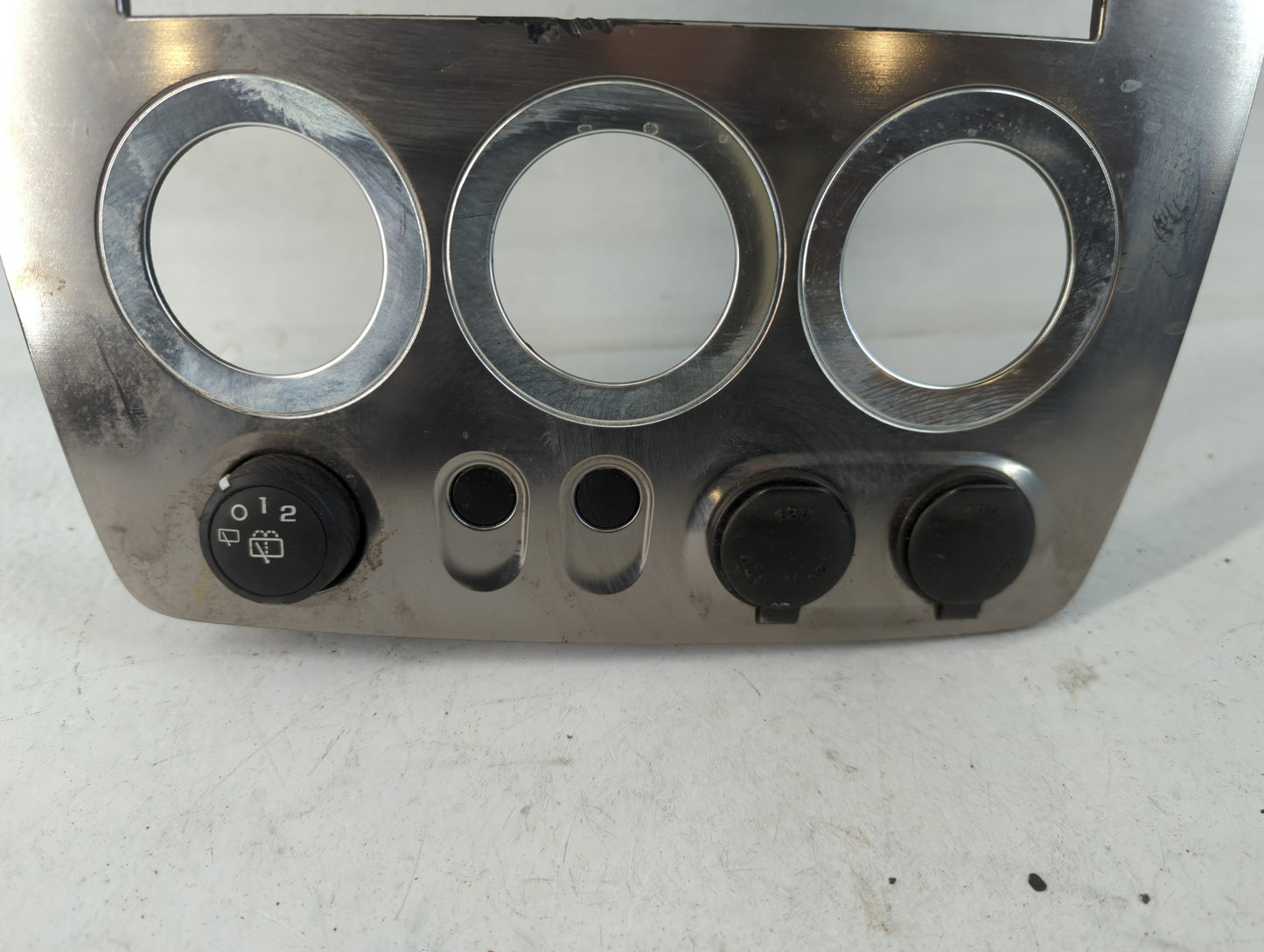 2010 Hummer H3 Radio Control Panel - Oemusedautoparts1.com