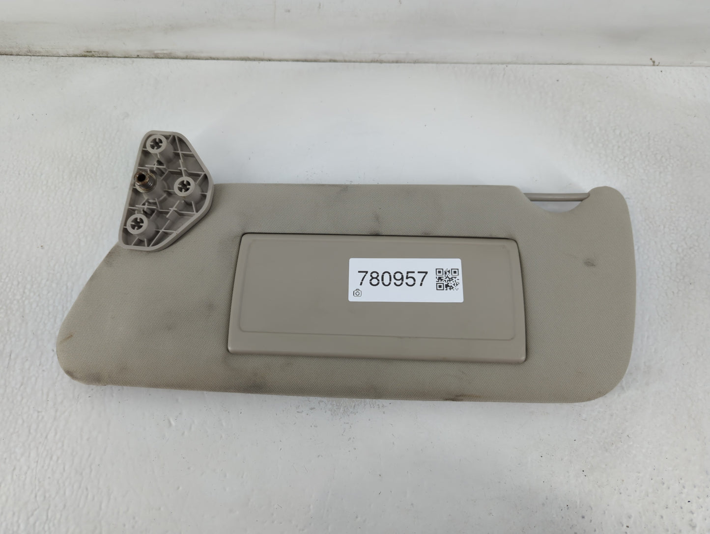 2010 Hummer H3 Sun Visor Shade Replacement Driver Left Mirror Fits OEM Used Auto Parts - Oemusedautoparts1.com