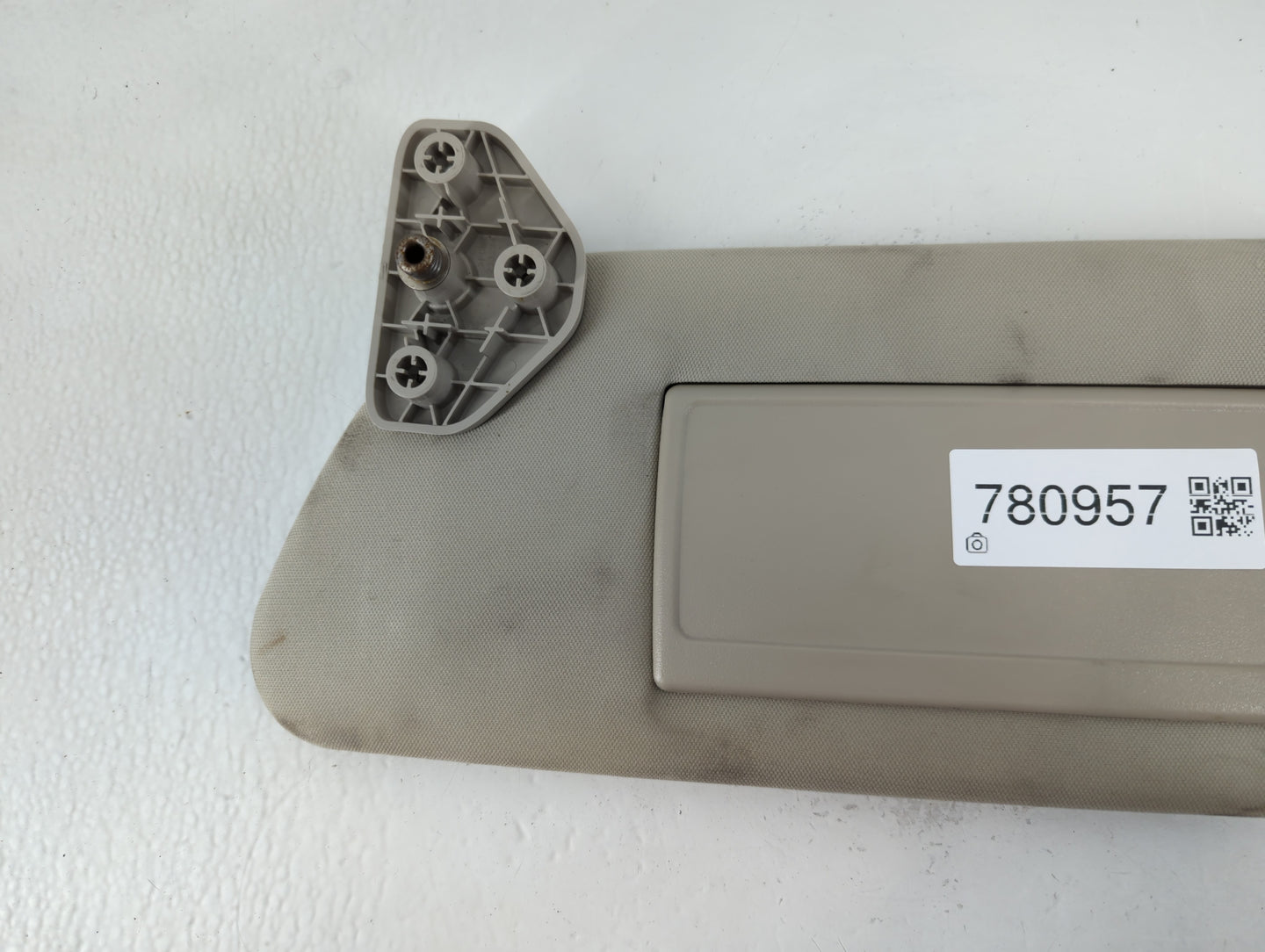 2010 Hummer H3 Sun Visor Shade Replacement Driver Left Mirror Fits OEM Used Auto Parts - Oemusedautoparts1.com