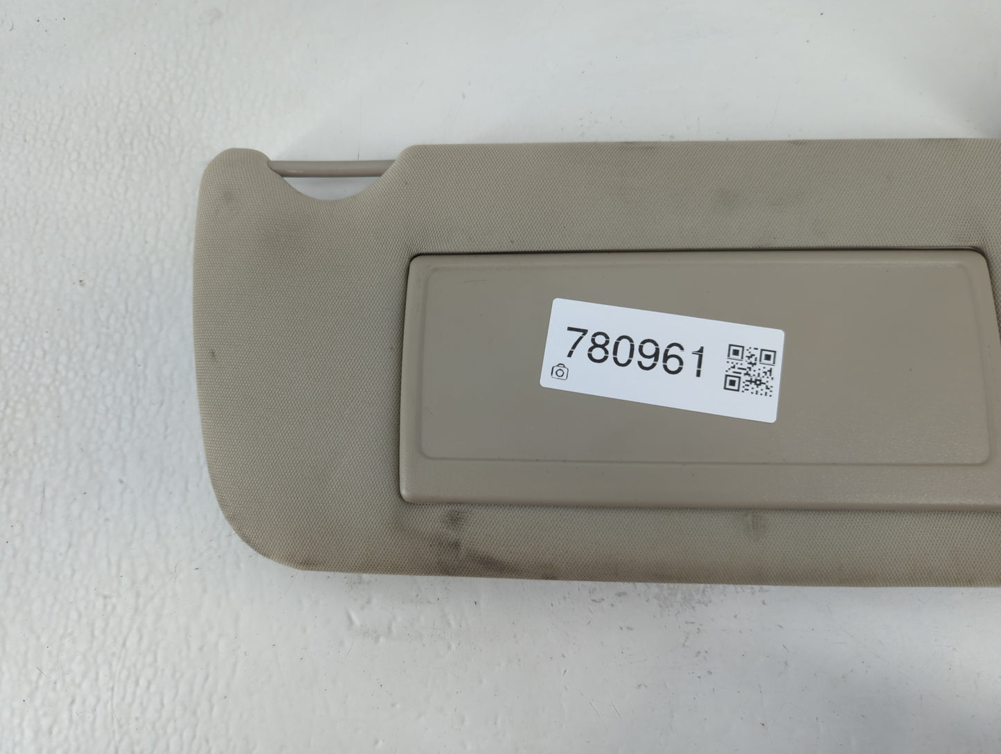 2010 Hummer H3 Sun Visor Shade Replacement Passenger Right Mirror Fits OEM Used Auto Parts - Oemusedautoparts1.com