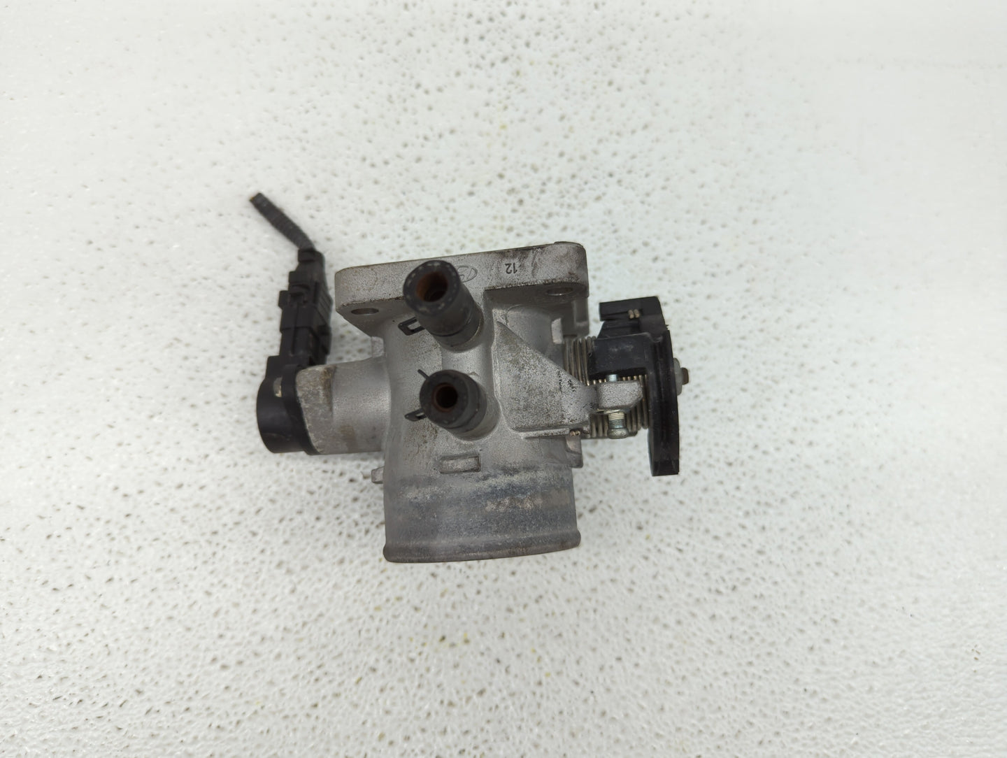 2006-2011 Hyundai Accent Throttle Body P/N:35170-26900 35100-26860 Fits Fits 2006 2007 2008 2009 2010 2011 OEM Used Auto Par