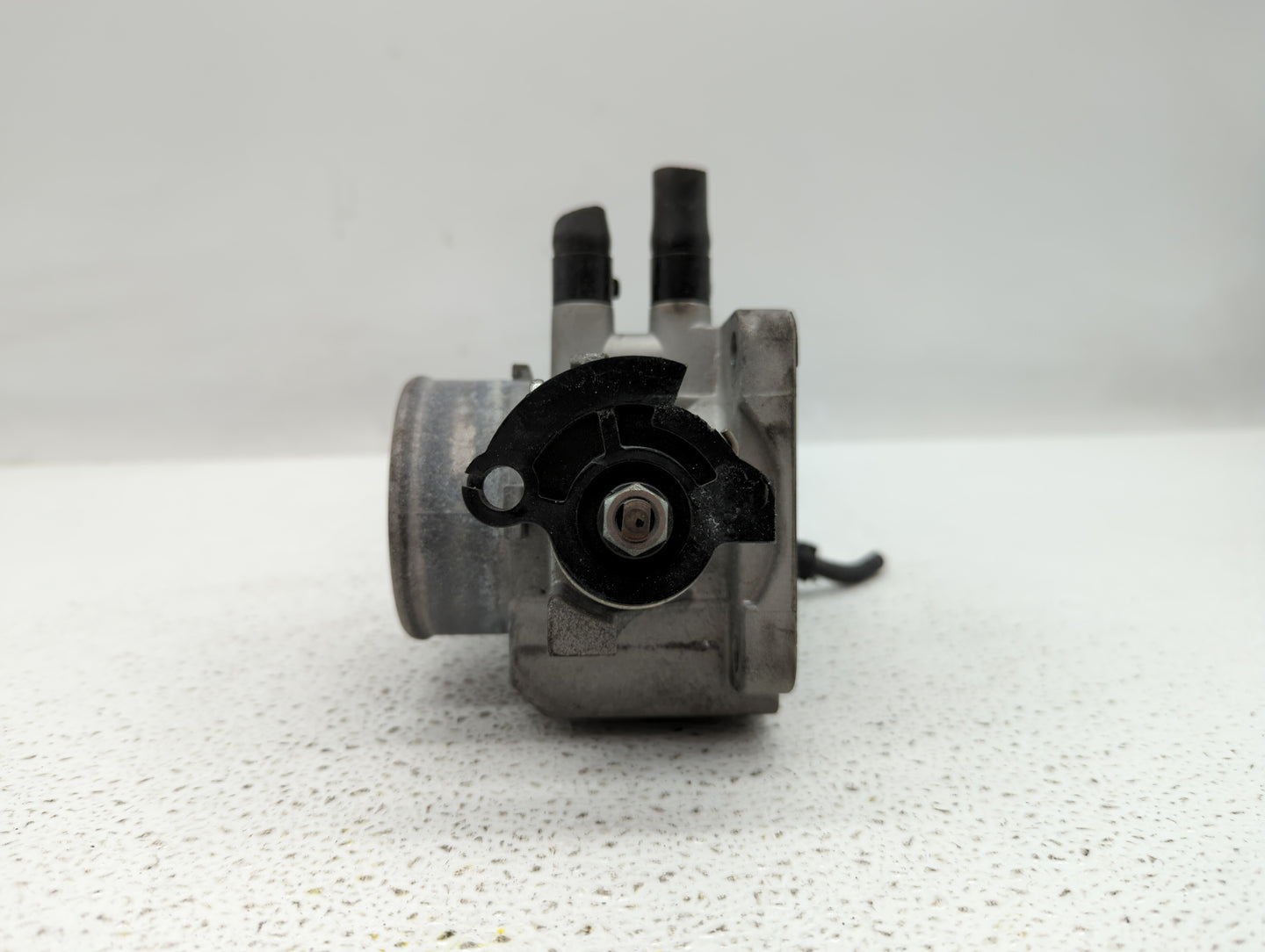 2006-2011 Hyundai Accent Throttle Body P/N:35170-26900 35100-26860 Fits Fits 2006 2007 2008 2009 2010 2011 OEM Used Auto Par
