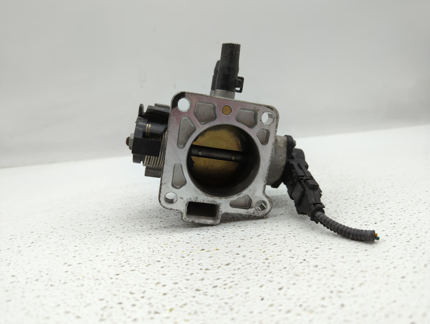 2006-2011 Hyundai Accent Throttle Body P/N:35170-26900 35100-26860 Fits Fits 2006 2007 2008 2009 2010 2011 OEM Used Auto Par