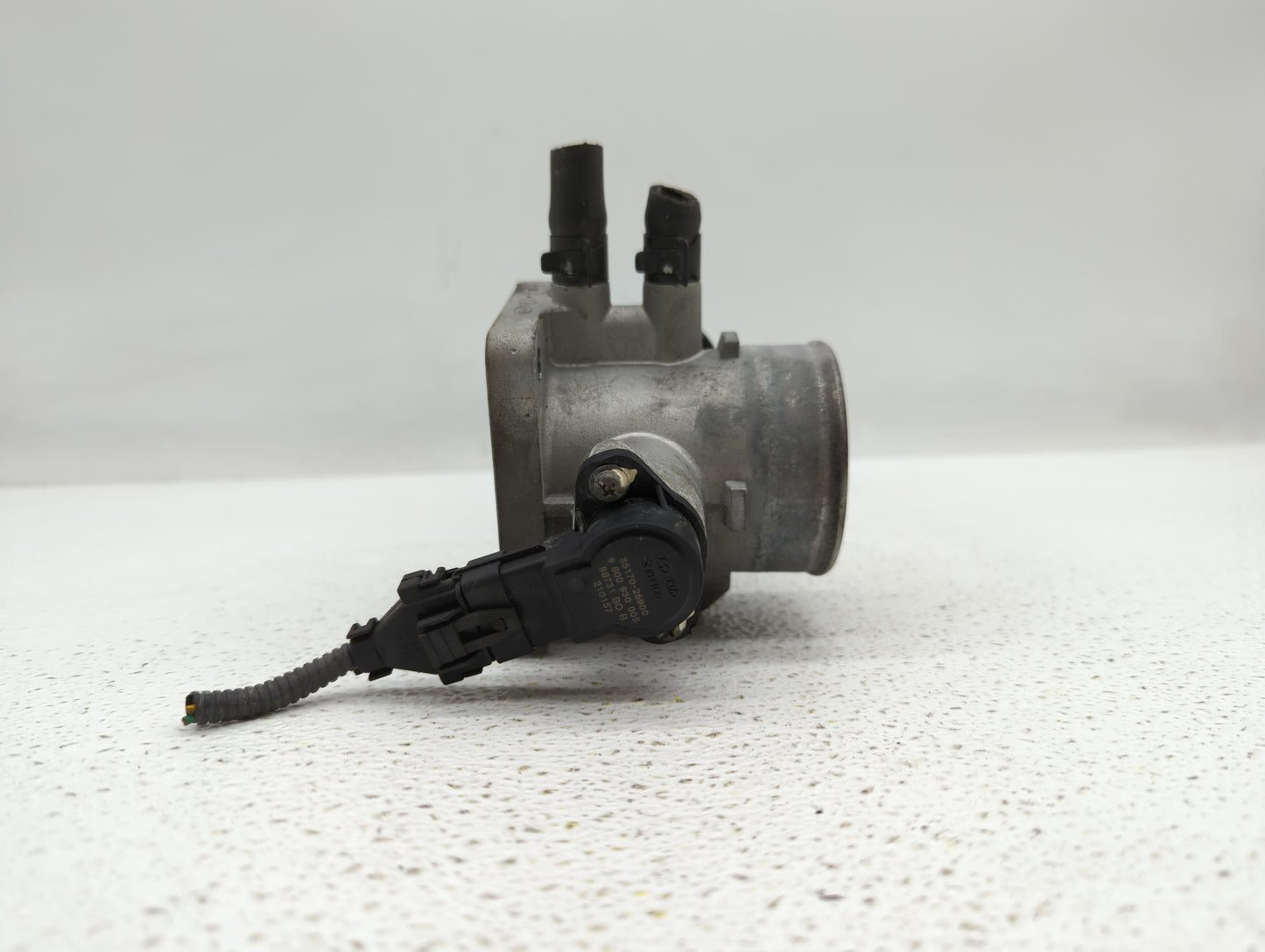 2006-2011 Hyundai Accent Throttle Body P/N:35170-26900 35100-26860 Fits Fits 2006 2007 2008 2009 2010 2011 OEM Used Auto Par