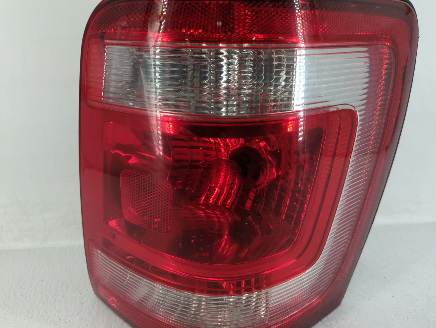 2006-2011 Hyundai Accent Tail Light Assembly Driver Left OEM P/N:8L84-13B504-A 92402-1E010 Fits Fits 2006 2007 2008 2009 201