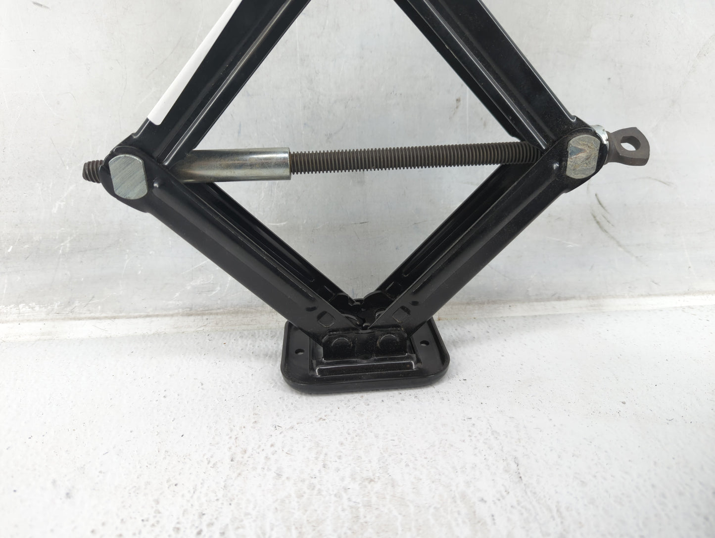 2010 Hyundai Accent Spare Scissor Car Jack - Oemusedautoparts1.com