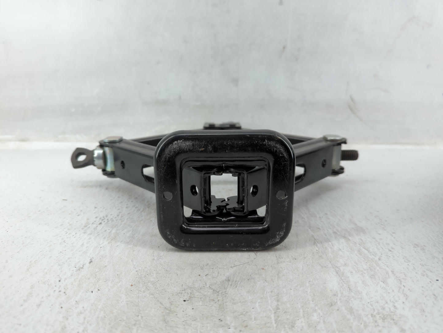 2010 Hyundai Accent Spare Scissor Car Jack - Oemusedautoparts1.com