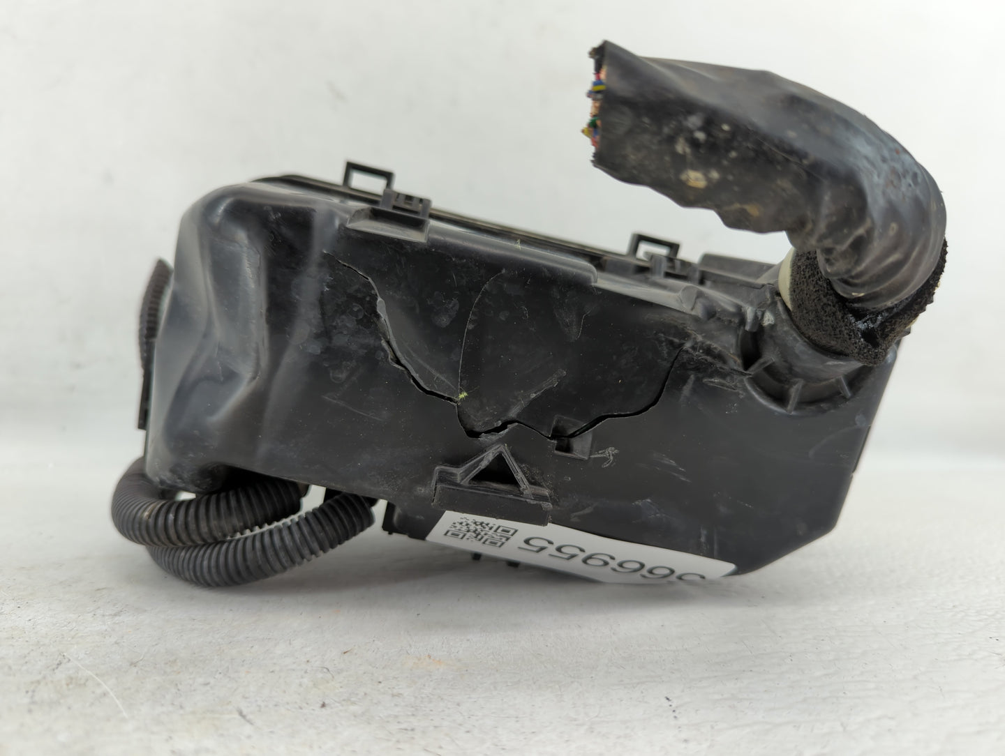 2010 Hyundai Accent Fusebox Fuse Box Panel Relay Module P/N:49D0402E133032 01A4I0739 Fits OEM Used Auto Parts - Oemusedautop