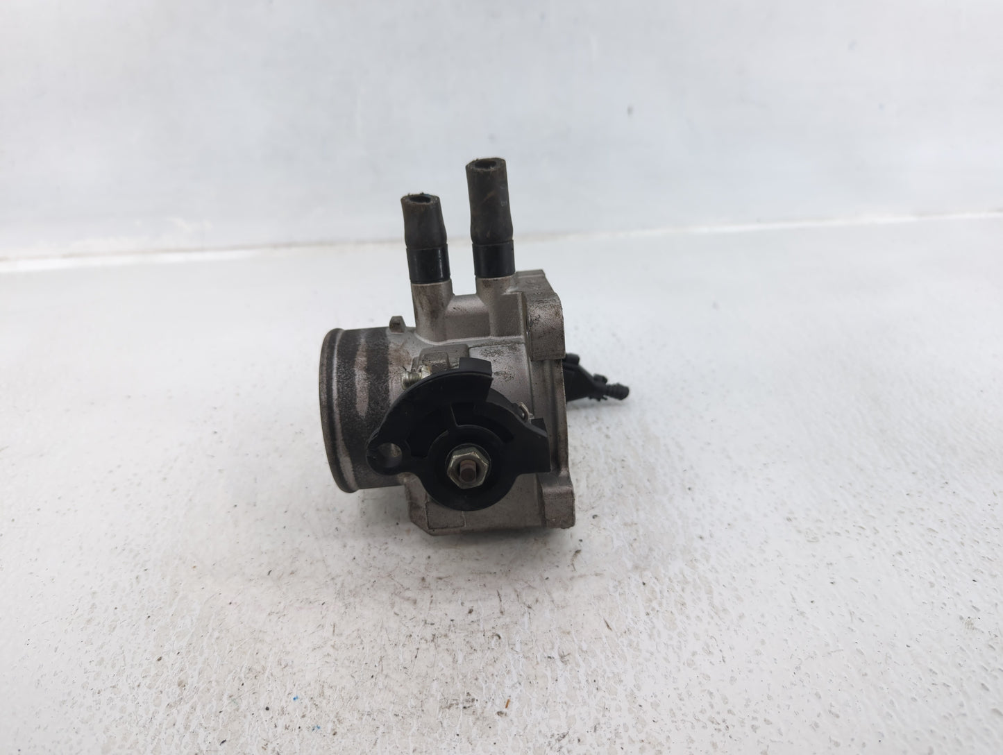 2006-2011 Hyundai Accent Throttle Body P/N:35170-26900 Fits Fits 2006 2007 2008 2009 2010 2011 OEM Used Auto Parts - Oemused