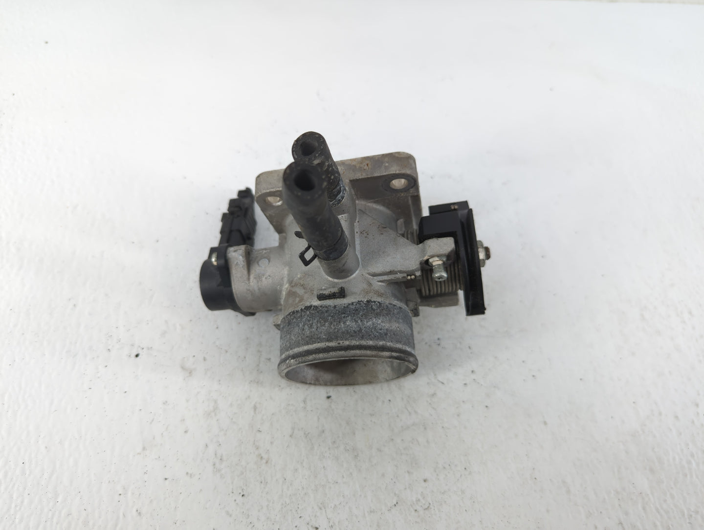 2009-2011 Hyundai Accent Throttle Body P/N:35170-26900 Fits Fits 2009 2010 2011 OEM Used Auto Parts - Oemusedautoparts1.com