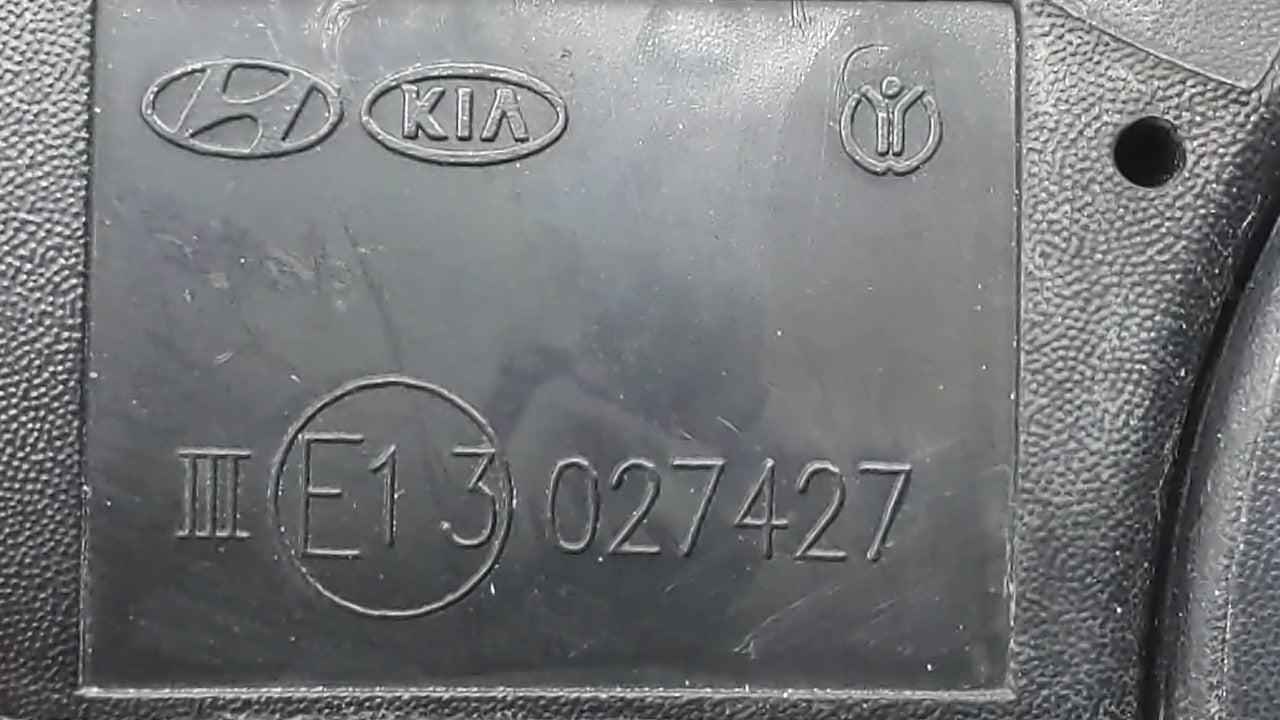 2010-2011 Hyundai Accent Driver Left Side View Manual Door Mirror - Oemusedautoparts1.com