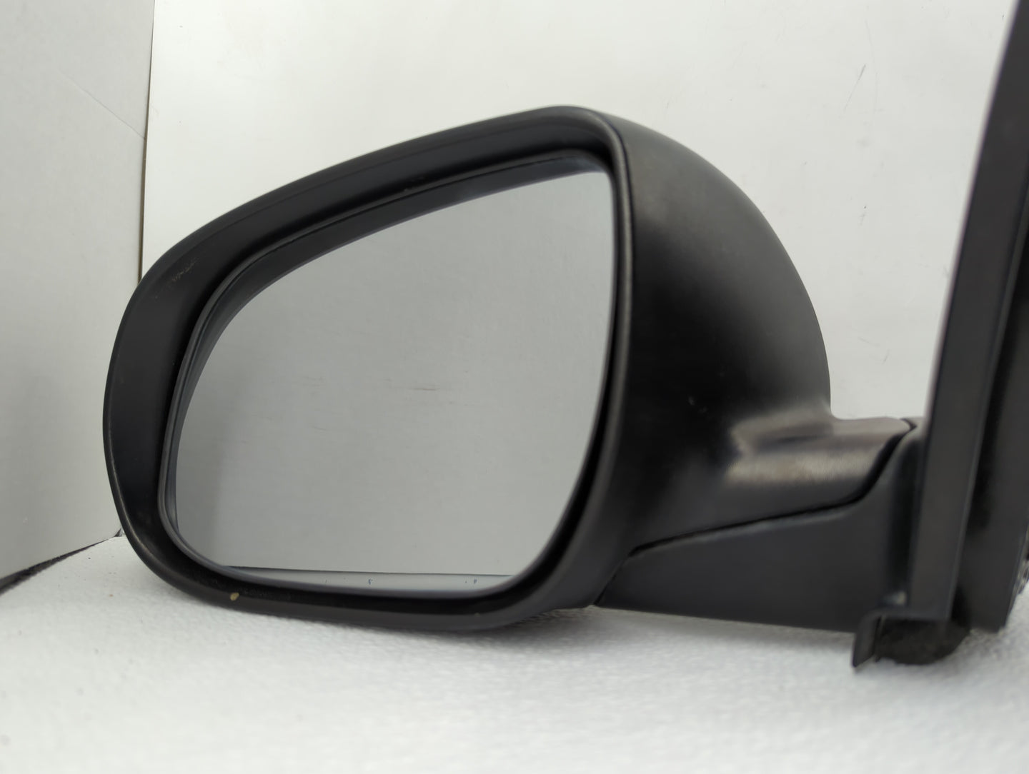2010 Hyundai Accent Driver Side View Mirror - Left Door Mirror OEM Used - Oemusedautoparts1.com