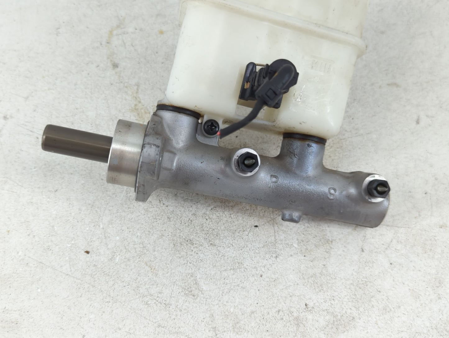 2007-2010 Hyundai Elantra Brake Master Cylinder - Oemusedautoparts1.com