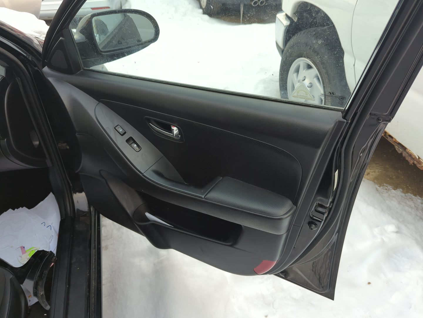 2010 Hyundai Elantra Front Right Passenger Interior Door Panel Trim - Oemusedautoparts1.com