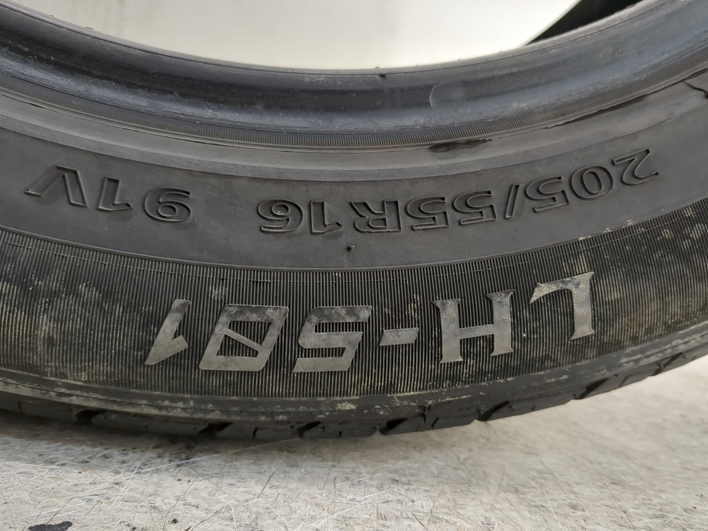Used Tire 205/55R16 LIONHART LH-501 91V - Tread Depth 7/32 - Oemusedautoparts1.com