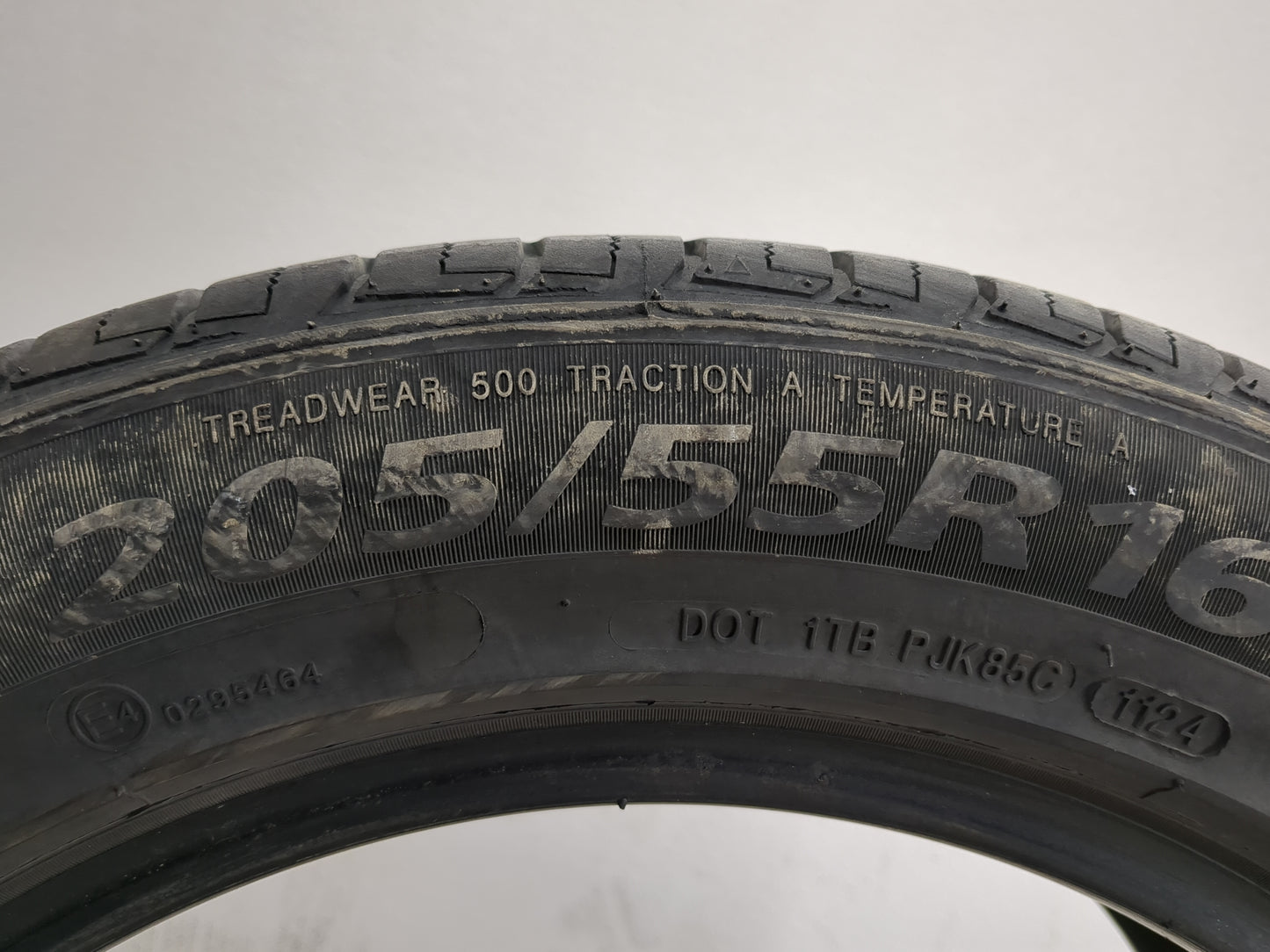 Used Tire 205/55R16 LIONHART LH-501 91V - Tread Depth 7/32 - Oemusedautoparts1.com