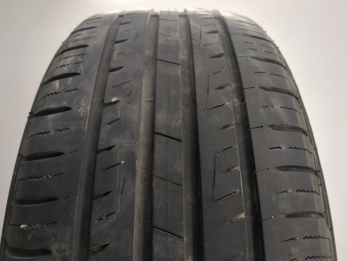 Used Tire 205/55R16 LIONHART LH-501 91V - Tread Depth 7/32 - Oemusedautoparts1.com
